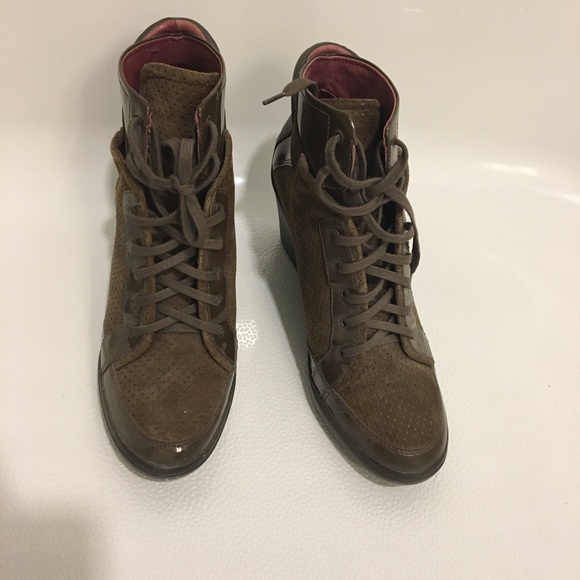 Tsubo wedge heeled sneaker booties - Picture 6 of 9